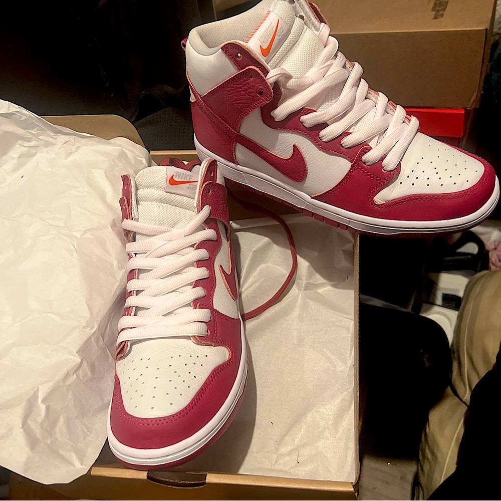 Nike SB Dunk High Pro “Sweet Beet” with orange tag sz 9.5